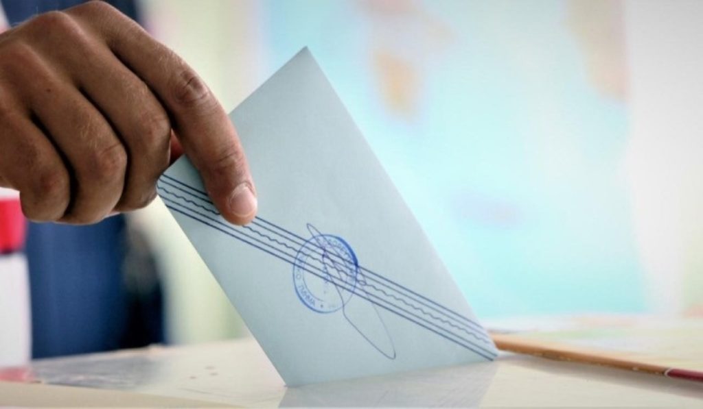 Δημοσκόπηση PULSE: Στο 29% η ΝΔ – Πτώση για Πλεύση, ενίσχυση ΠΑΣΟΚ και σενάρια για νέο κόμμα Τσίπρα
