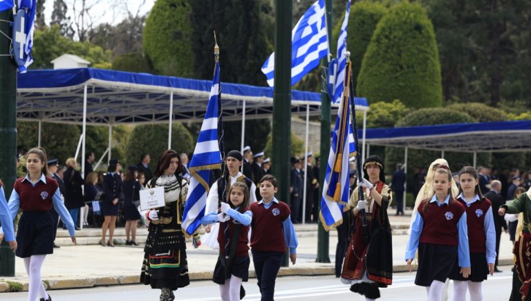 Κυκλοφοριακές ρυθμίσεις για τις παρελάσεις της 28ης Οκτωβρίου σε Αθήνα και Πειραιά – Ποιες οι αλλαγές σε Τραμ και Μετρό