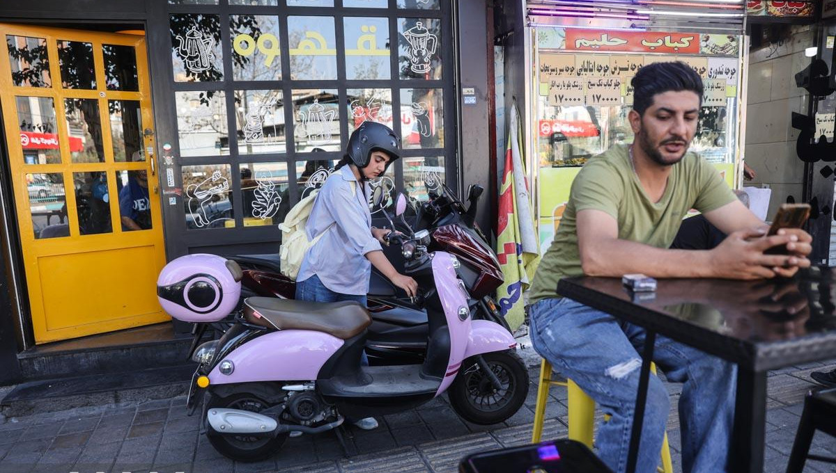 iran gynaikes mixani