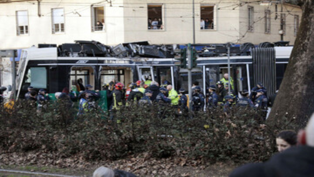 tram-accident-milano-italy-333338