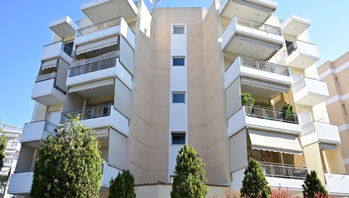 Marousi - 27xroni - ptosi apo mpalkoni