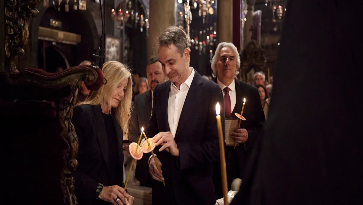 mitsotakis-ekklisia-pasxa-212102106