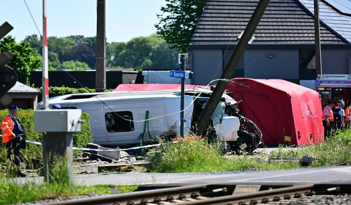 belgium-belgio-treno-sxoliko-leoforeio-sigkrousi-44446